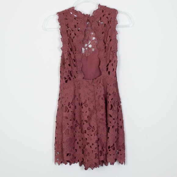 ASTR The Label Open Back High Neck Lace Sleeveless Romper Womens Size Medium - Picture 6 of 7